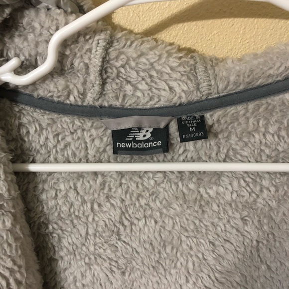 New balance zip up workout sweatshirt - Picture 3 of 4